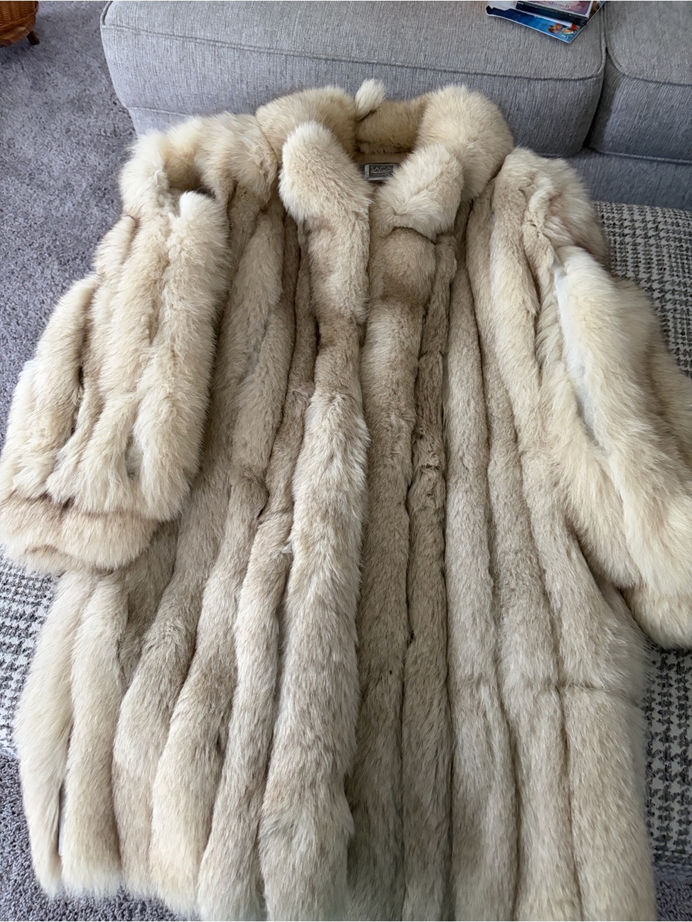 Fur Coat - Picture 4 of 5